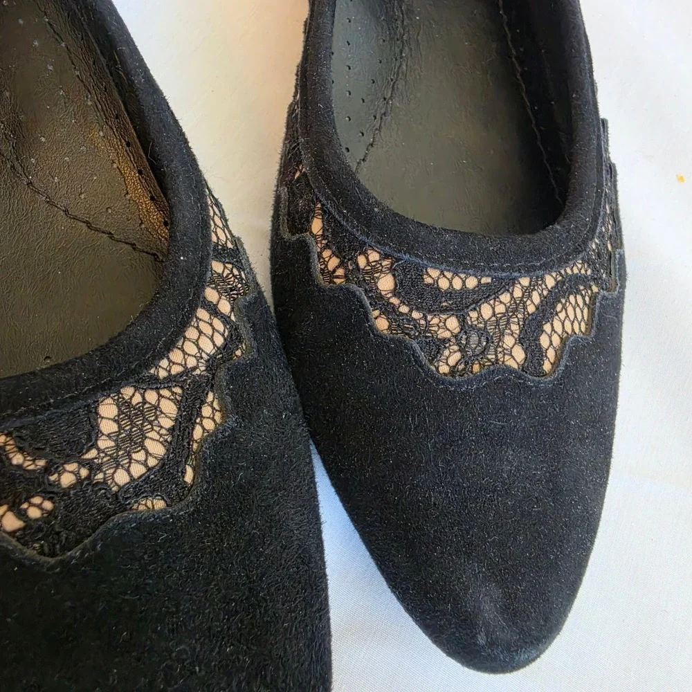 Chicos Black Suede Lace Scalloped Pointed Toe Flats Shoes Womens Size 7.5 M